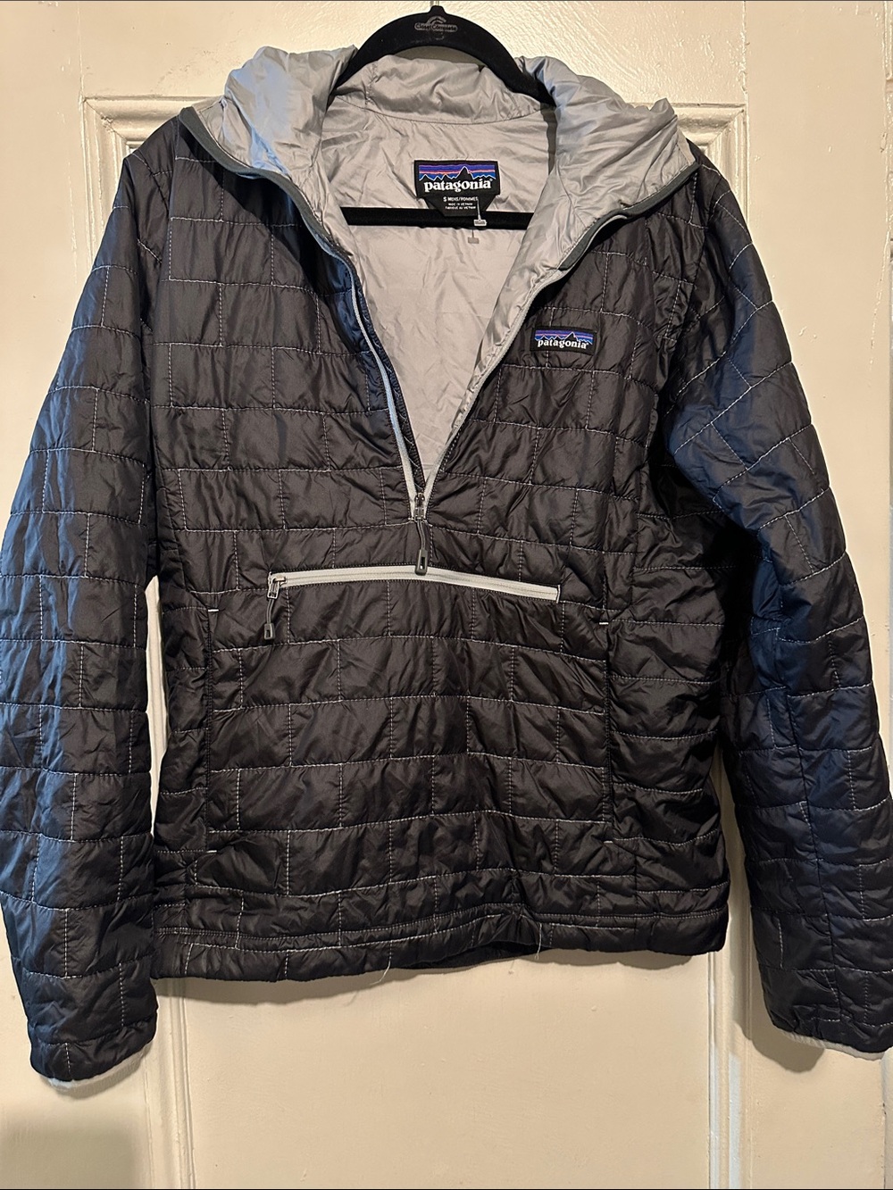 Men’s Patagonia Black Quilted Hooded Pullover with Light Gray Lining. Size S
